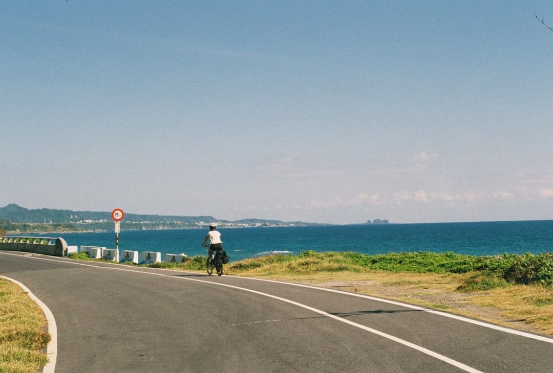 The coastal road between Dulan and Chenggong is a highlight of the trip