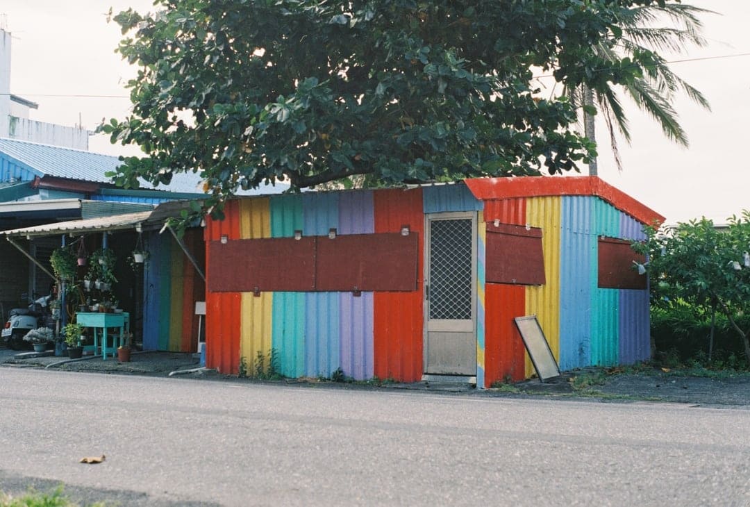 A dainty rainbow shack in Dawu